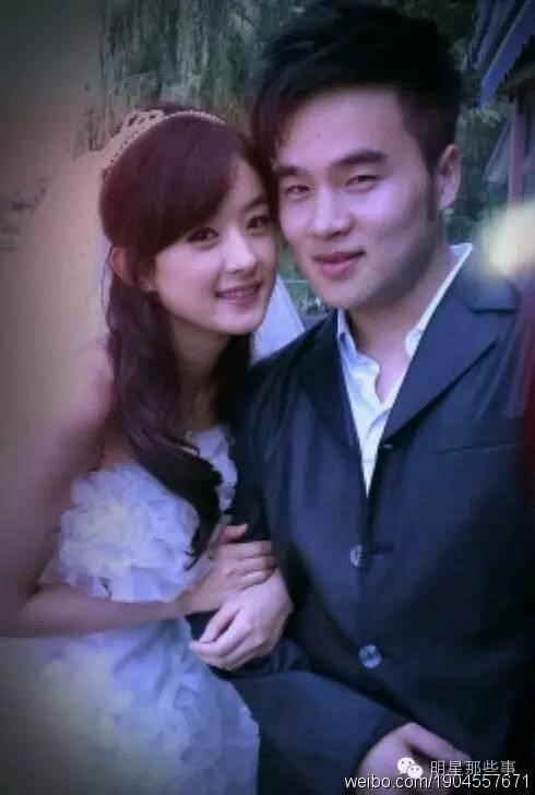 Hình ảnh bị phát tán được cho là ảnh cưới của Triệu Lệ Dĩnh vào tháng 7/2011. Ảnh: Sina.