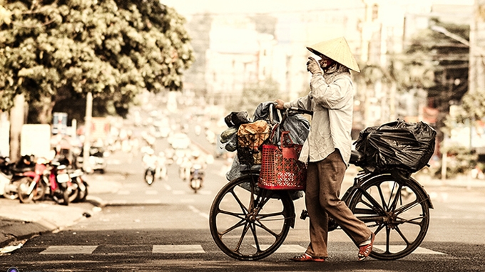 Đừng khóc vì người đàn ông làm bạn tổn thương, ba mẹ sẽ đau lòng!
