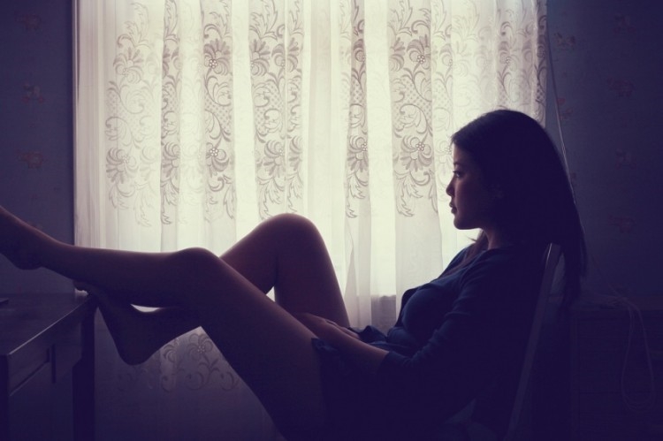 Là phụ nữ phải biết giả vờ... khờ dại