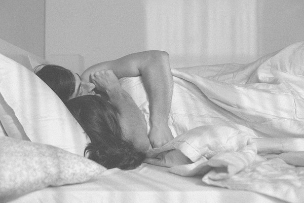 6 biểu hiện của chàng trai yêu bạn rất nhiều