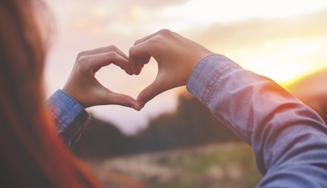 Đôi lúc ta chúng ta cần thứ tình cảm khó gọi tên để an yên cả đời