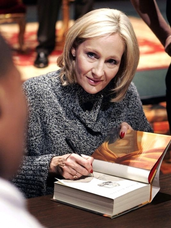 8 câu nói truyền cảm hứng sống tích cực từ J.K Rowling