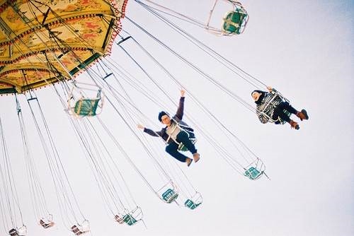 Áp dụng tâm lí học để thu hút cái nhìn của đối phương vào ngày hẹn đầu