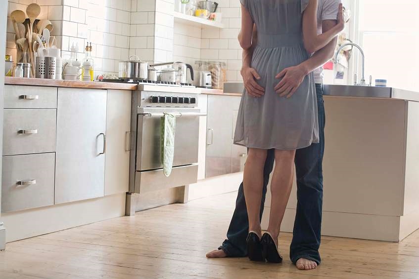 Làm chuyện ấy thường xuyên là lợi hay hại?