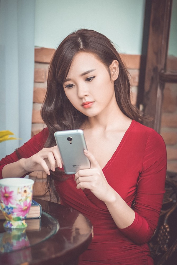bestie-du-doan-chinh-xac-tinh-cach-cua-ban-thong-qua-cach-luot-xi-mat-phon