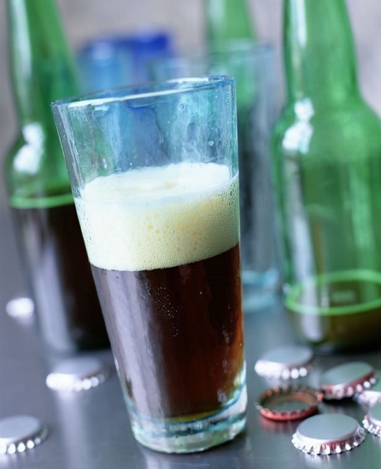 Uống bia nhiều, bạn có biết vì sao vỏ chai chỉ có màu nâu hoặc xanh ? Uong bia nhieu, ban co biet vi sao vo chai chi co mau nau hoac xanh ?