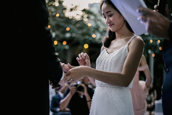 Hôn lễ màu trắng lãng mạn đẹp ngỡ ngàng của cặp đôi dâu Việt rể Mỹ