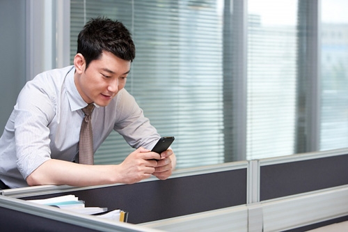 Những dấu hiệu cho thấy đàn ông đang ngoại tình sau lưng bạn