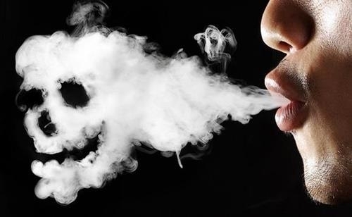 Hãi hùng những ông bố nhả khói thuốc mù mịt trước mặt con nhỏ