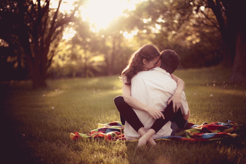 8 lí giải vì sao nhiều cặp đôi thích hôn nhau ở nơi công cộng