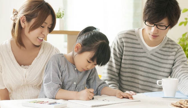 Những điều mà bố mẹ nên làm trước mặt con để dạy con về tình yêu