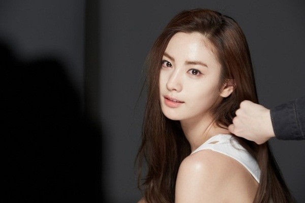 bestie-xu-huong-trang-diem-dep-duoi-moi-goc-may