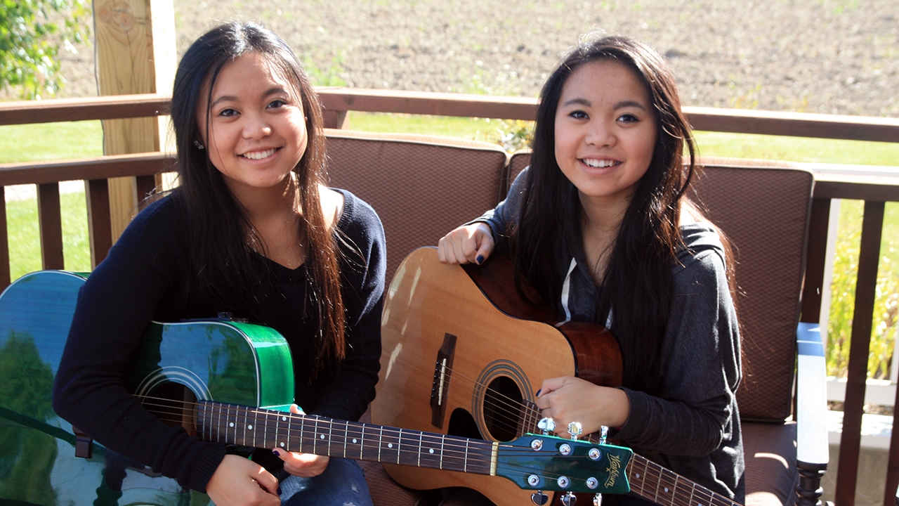bestie-nhung-chuyen-that-nhu-dua-ve-cac-cap-song-sinh