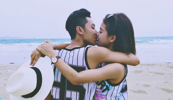 bestie-nu-hon-cua-12-chom-sao-ngot-ngao-hay-nong-bong