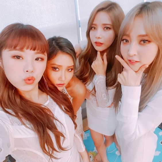 bestie meo selfie 3