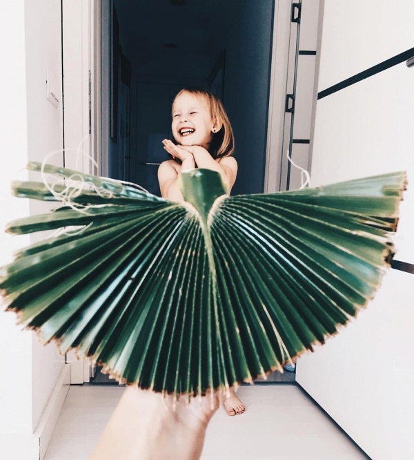 Bé gái 3 tuổi hot nhất instagram vì quá đáng yêu trong bộ ảnh rau củ quả độc đáo