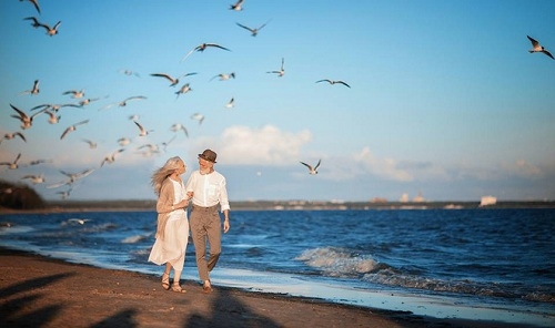 "Tan chảy" với bộ ảnh "Tình yêu vượt thời gian" của cặp vợ chồng già hạnh phúc
