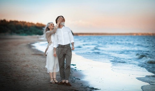 "Tan chảy" với bộ ảnh "Tình yêu vượt thời gian" của cặp vợ chồng già hạnh phúc