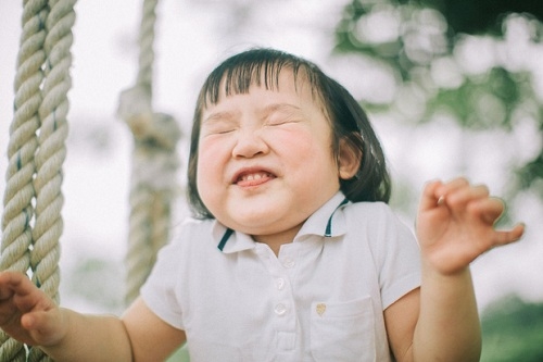 Chẳng cần đâu xa, Việt Nam cũng có em bé má "bánh bao" xinh xắn đáng yêu thế này
