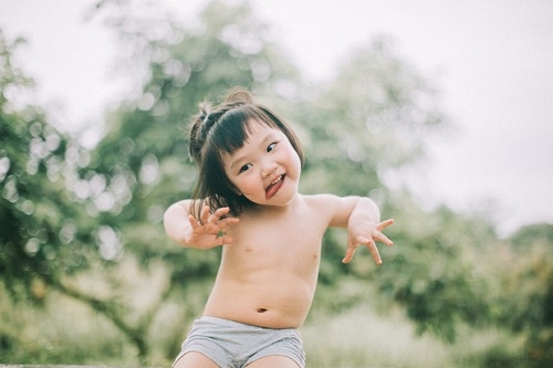 Chẳng cần đâu xa, Việt Nam cũng có em bé má "bánh bao" xinh xắn đáng yêu thế này