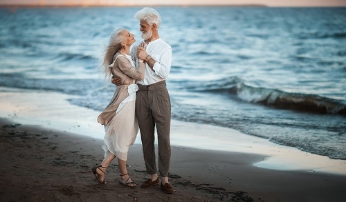 "Tan chảy" với bộ ảnh "Tình yêu vượt thời gian" của cặp vợ chồng già hạnh phúc