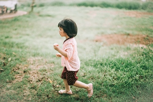 Chẳng cần đâu xa, Việt Nam cũng có em bé má "bánh bao" xinh xắn đáng yêu thế này