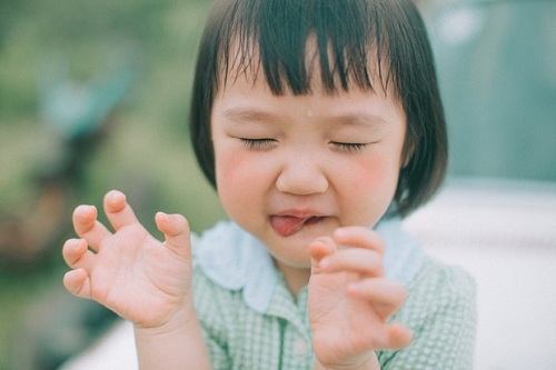 Chẳng cần đâu xa, Việt Nam cũng có em bé má "bánh bao" xinh xắn đáng yêu thế này