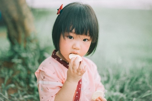 Chẳng cần đâu xa, Việt Nam cũng có em bé má "bánh bao" xinh xắn đáng yêu thế này