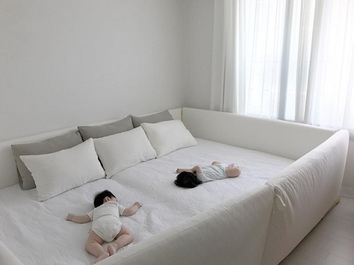 Ngắm cặp sinh đôi người Hàn đáng yêu tựa thiên thần khiến dân mạng "phát sốt"