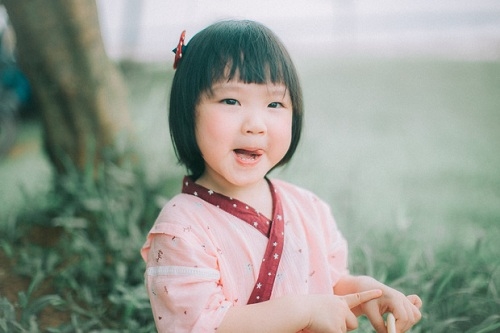 Chẳng cần đâu xa, Việt Nam cũng có em bé má "bánh bao" xinh xắn đáng yêu thế này