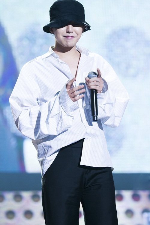 Học sao Kpop cách phối mũ tai bèo "chất chơi" cùng mọi loại trang phục
