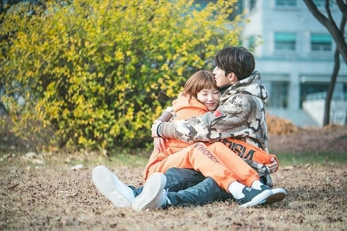 Chọn ảnh cặp đôi để được tiết lộ bí mật bất ngờ về chuyện tình yêu của bạn