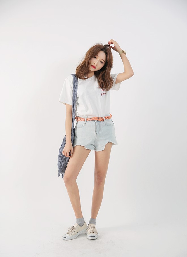 bestie phoi trang phuc voi giay sneakers
