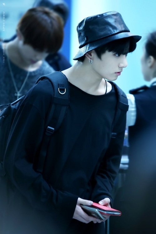 Học sao Kpop cách phối mũ tai bèo "chất chơi" cùng mọi loại trang phục