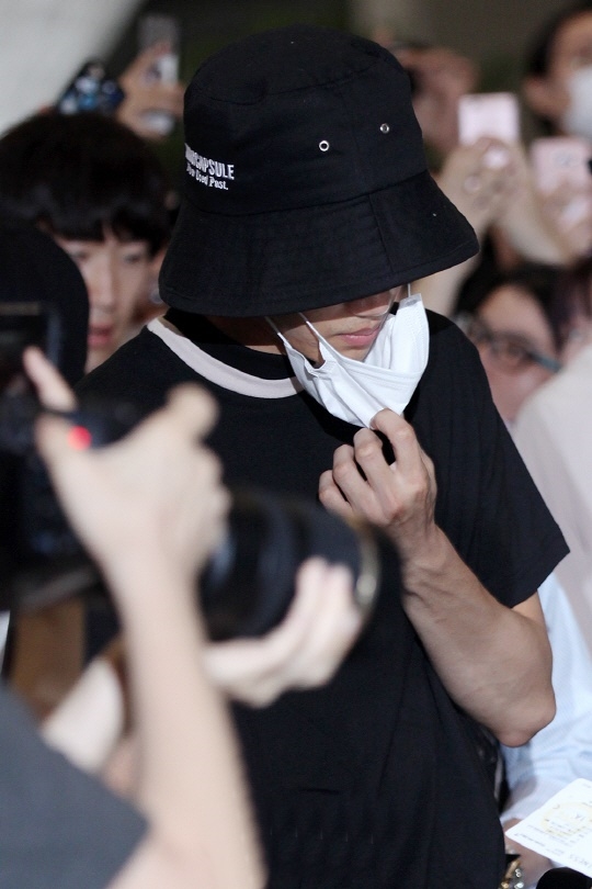 bestie-mu-bucket-tao-nen-con-sot-mua-he-cua-sao-han