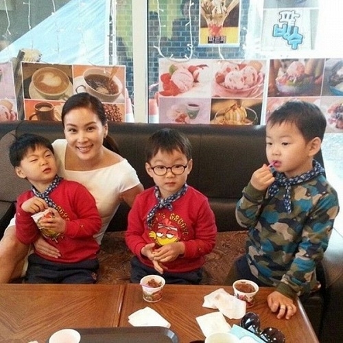 Loạt nhóc tì cực đáng yêu nhà sao Hàn "đốn tim" fan ngay từ cái nhìn đầu tiên