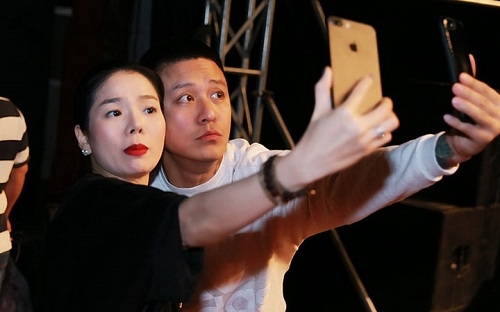 "Bóc mẽ" hậu trường chụp ảnh hài hước bá đạo của các sao Việt 