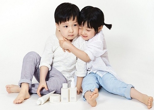 Loạt nhóc tì cực đáng yêu nhà sao Hàn "đốn tim" fan ngay từ cái nhìn đầu tiên
