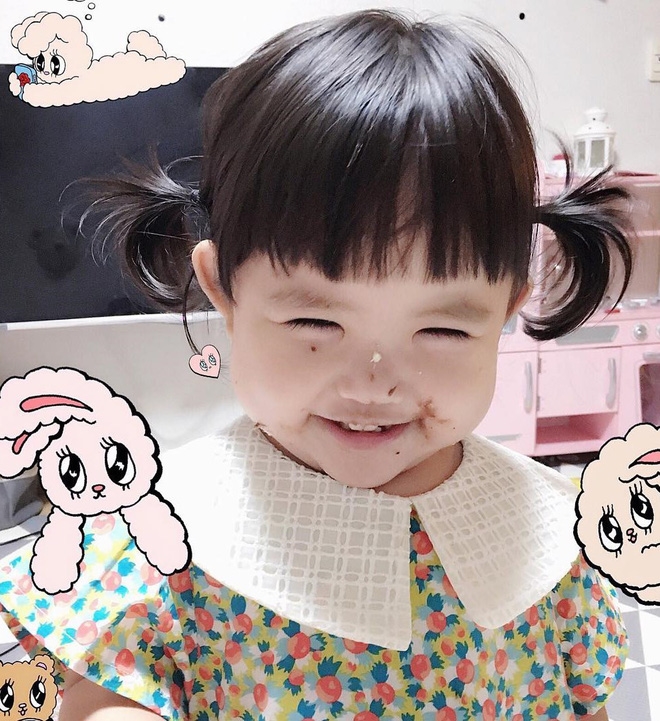 Bé gái Hàn Quốc với nụ cười ngọt như kẹo đường khiến dân mạng thích mê