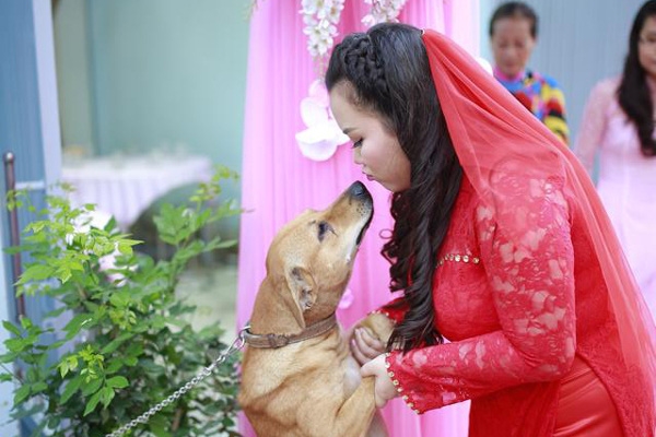 bestie chu cho khoc khi co chu len xe hoa ve nha chong