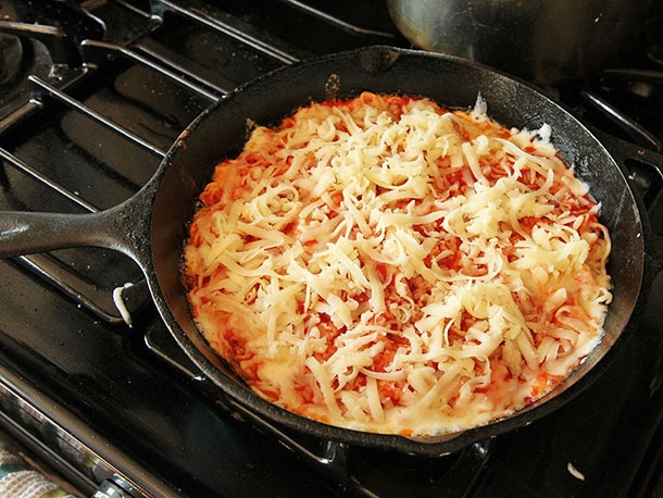 Biến hóa mì gói truyền thống thành pizza ngon lành, sang chảnh