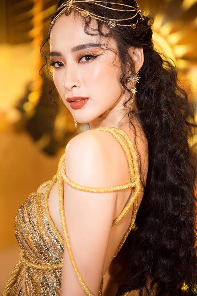 bestie mi nhan Viet de toc den dai