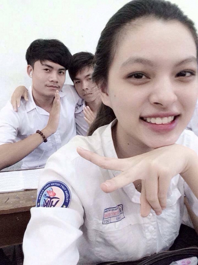 bestie my nhan viet mat moc tuoi chua 18