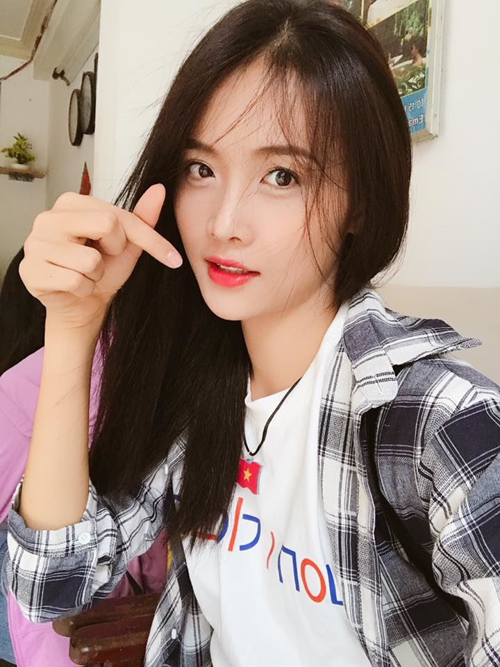 bestie my nhan viet mat moc tuoi chua 18