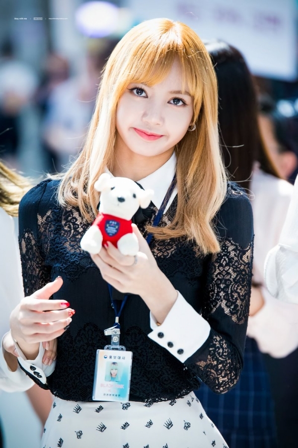 bestie Lisa chinh la bup be song