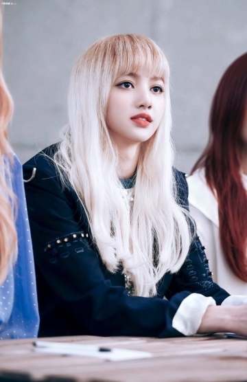 bestie Lisa chinh la bup be song