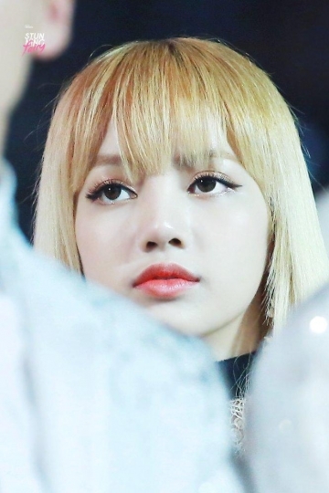bestie Lisa chinh la bup be song