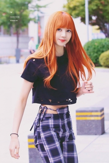 bestie Lisa chinh la bup be song