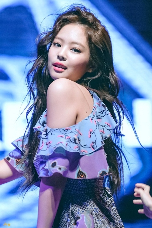 bestie phong cach Jennie Black Pink 8
