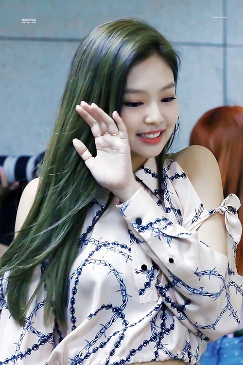 bestie phong cach Jennie Black Pink 13